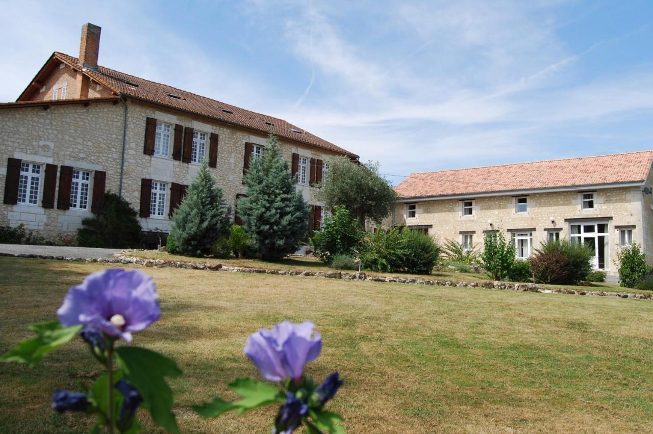 Le Logis Des Quatre Puits Bed & Breakfast Neuvicq-Montguyon Ngoại thất bức ảnh
